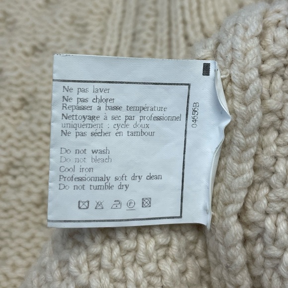 Vintage CHANEL Pure Wool Cable-Knit CC Button Beige Cropped Cardigan Sweater 38 - Picture 12 of 16